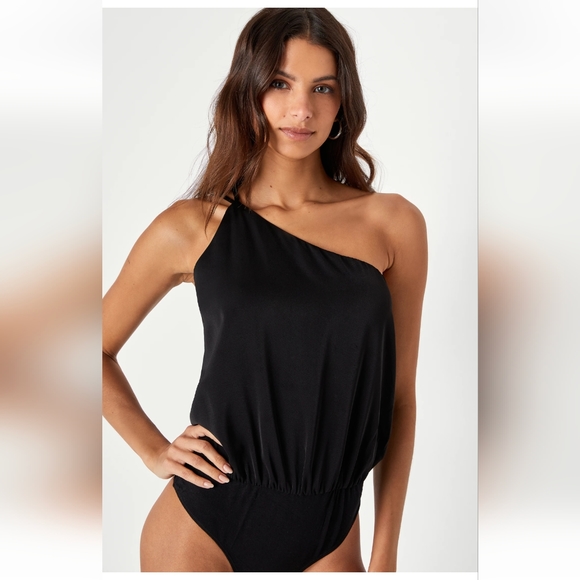 SALE! 🖤Lulu's Black One-Shoulder Cowl Back Bodysuit - Medium - Picture 4 of 10